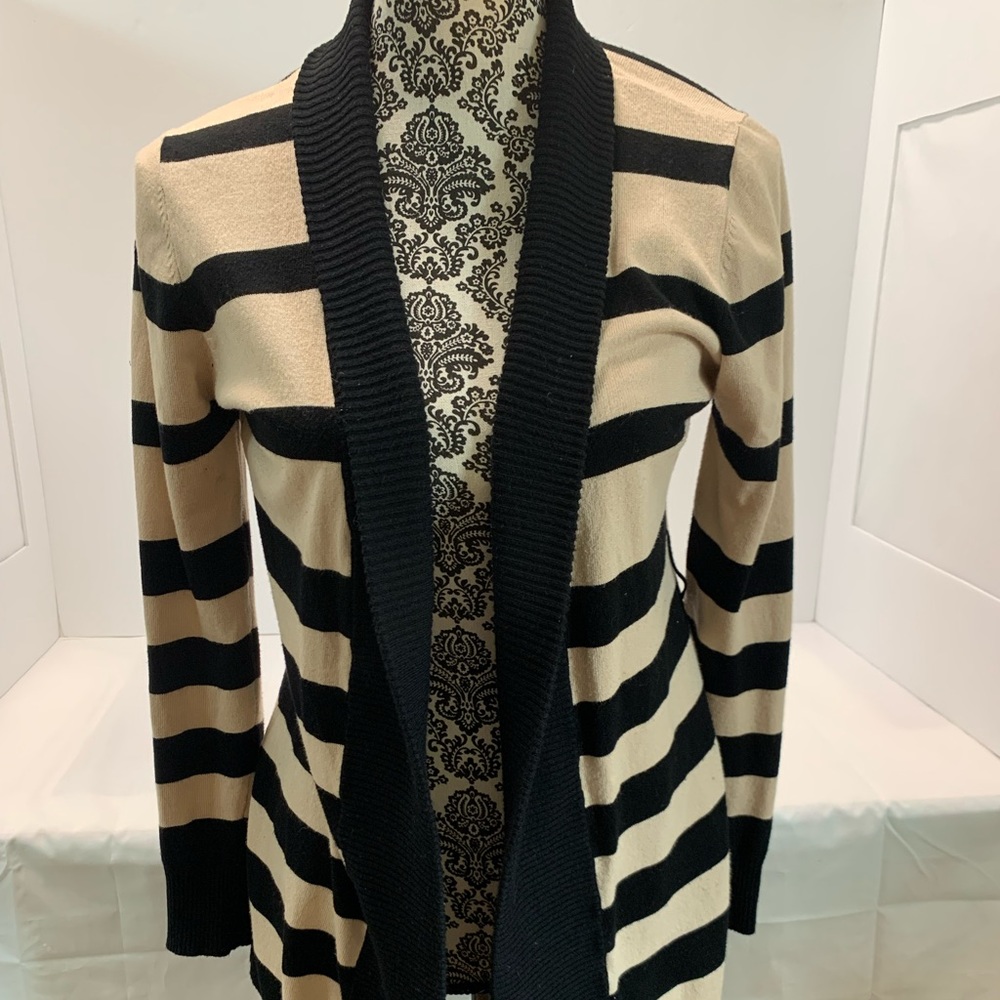 Questions Black and Tan Cardigan sweater - medium